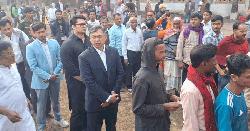 পেকুয়ায় লাইনে দাঁড়িয়ে ভোট দিলেন সালাহউদ্দিন আহমদ