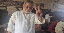 ট্রাক মার্কায় নিজ ভোট দিয়ে সমর্থন চাইলেন মঞ্জুরুল আহসান মুন্সী