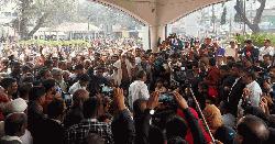 ভোট পুনর্গণনার দাবিতে রংপুর ডিসি অফিস ঘেরাও