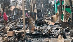 মধ্যরাতে সাংবাদিকের ঘরসহ ৯টি ঘর ভস্মীভূত