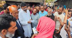 চান্দিনায় অগ্নিকাণ্ডে ক্ষতিগ্রস্তদের পাশে দাঁড়ালেন এমপি শাওন 