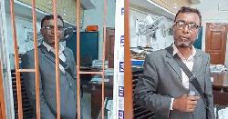 ছয়শো টাকা না পেয়ে বাকবিতণ্ডা, ঠিকাদারকে তালাবদ্ধ করে রাখলেন প্রকৌশলী