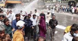 বাংলাদেশ ব্যাংকের সামনে আমানতকারীদের অবস্থান