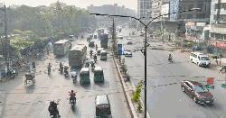 রাজধানীতে যানবাহনে ধীরগতি, নেই গাড়ির জটলা