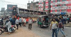 ঝিনাইদহে যুবক নিহতের ঘটনায় বাসে আগুন, প্রতিবাদে সড়ক অবরোধ শ্রমিকদের
