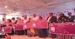 পাংশায় হতদরিদ্র নারীদের মাঝে ফ্যামিলি কার্ড বিতরণ 