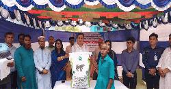 নন্দীগ্রামে ক্ষুদ্র নৃগোষ্ঠীদের মাঝে গবাদিপশুর খাদ্য বিতরণ