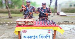 বিজিবির বিশেষ অভিযানে ভারতীয় শাড়ি ও ইস্কাফ সিরাপ উদ্ধার
