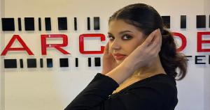 রাশিয়ান মডেল মনিকার বিরুদ্ধে আদালতে মামলা