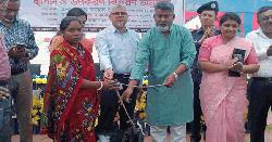 বদলগাছীতে ১শ’ নৃ-গোষ্ঠী পরিবারের মাঝে ছাগল বিতরণ 