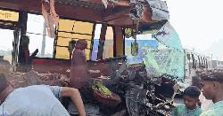 খড়ের আগুনের ধোঁয়ায় সড়ক অন্ধকার, দুই বাসের মুখোমুখি সংঘর্ষে হতাহত ৯