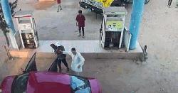 জ্বালানি তেল না পেয়ে পাম্পে অস্ত্র উঁচিয়ে তাণ্ডব, ইটভাটার মালিক আটক