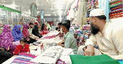 চিলাহাটিতে জমে উঠেছে ঈদের শেষ মুহূর্তের কেনাকাটা