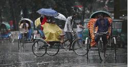 রাজধানীতে জুমাতুল বিদায় বৃষ্টির বাগড়া