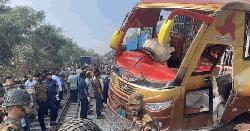 ৫ ঘণ্টা পর সরানো হলো বাস, ট্রেন চলাচল স্বাভাবিক