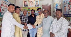 যুবদলের তিন নেতাকে প্রধানমন্ত্রীর উপহার