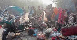 নাটোরে ট্রাক-ইজিবাইকের মুখোমুখি সংঘর্ষে নিহত তিন, আহত ৫