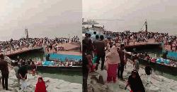 দৌলতদিয়া ঘাটে নিয়ন্ত্রণ হারিয়ে বাস নদীতে, বহু হতাহতের শঙ্কা