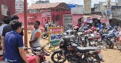 সাতক্ষীরায় পাম্পে জ্বালানীর জন্য দীর্ঘ অপেক্ষা