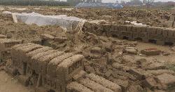 বিরামপুরে বৈরি আবহাওয়ায় কাঁচা ইট নষ্ট, সময়ের আগেই বন্ধ হচ্ছে ইটভাটা