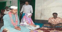 বিরামপুরে বিয়ের দাবিতে অনশন, অবশেষে বিয়ে