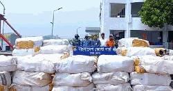 নারায়ণগঞ্জে কোস্ট গার্ডের অভিযানে ৮৮লাখ টাকা মূল্যের নিষিদ্ধ পলিথিন জব্দ