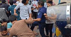 লক্ষ্মীপুর পুলিশের সঙ্গে বৈষম্যবিরোধী ছাত্রদের সংঘর্ষ, ওসিসহ আহত ৮