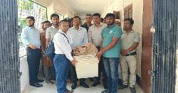 রাত পোহালেই শেরপুর-৩ আসনের নির্বাচন, কেন্দ্রে কেন্দ্রে যাচ্ছে ভোটগ্রহণের সরঞ্জামাদি