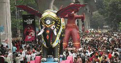  উৎসবমুখর পরিবেশে একাত্মতায় শেষ হলো ‘বৈশাখী শোভাযাত্রা’