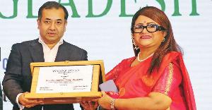 তরুণ প্রজন্মকে ‘হুজ হু’ সম্মাননা উৎসর্গ করলেন ববিতা 