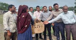 ডিমলায় চরাঞ্চলের অসহায় পরিবারের মাঝে হাঁস বিতরণ স্বাবলম্বিতার পথে নতুন যাত্রা