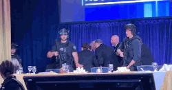 ট্রাম্পের নৈশভোজে হামলাকারী আটক