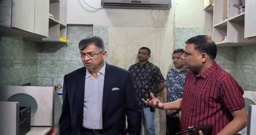 থানাগুলো দালালমুক্ত করার নির্দেশ স্বরাষ্ট্রমন্ত্রীর