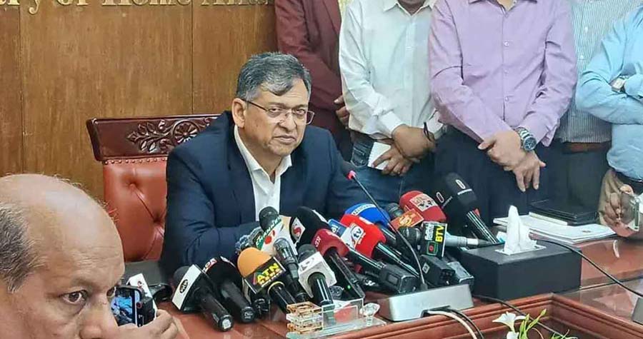 পুলিশের জন্য ঐতিহ্যবাহী একটা পোশাকের ব্যবস্থা করছি: স্বরাষ্ট্রমন্ত্রী 