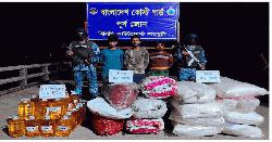 টেকনাফে পৃথক অভিযানে বিদেশি মদসহ  নিত্য প্রয়োজনীয় পণ্যসামগ্রী পাচারকালে ৩ জনকে আটক করেছে কোস্ট গার্ড