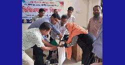 ফুলবাড়ীয়া পৌরসভায় ভিজিএফ-এর চাল বিতরণ