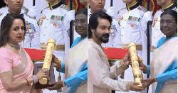মরণোত্তর পদ্মবিভূষণ পেলেন ধর্মেন্দ্র, পদ্মশ্রী প্রসেনজিত