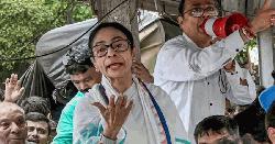 হত্যাকাণ্ড নিয়ে আমি মুখ খুললে বাংলাদেশ উত্তাল হয়ে যাবে: মমতা