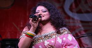 নতুন দুই গানে উড়ছেন স্বীকৃতি