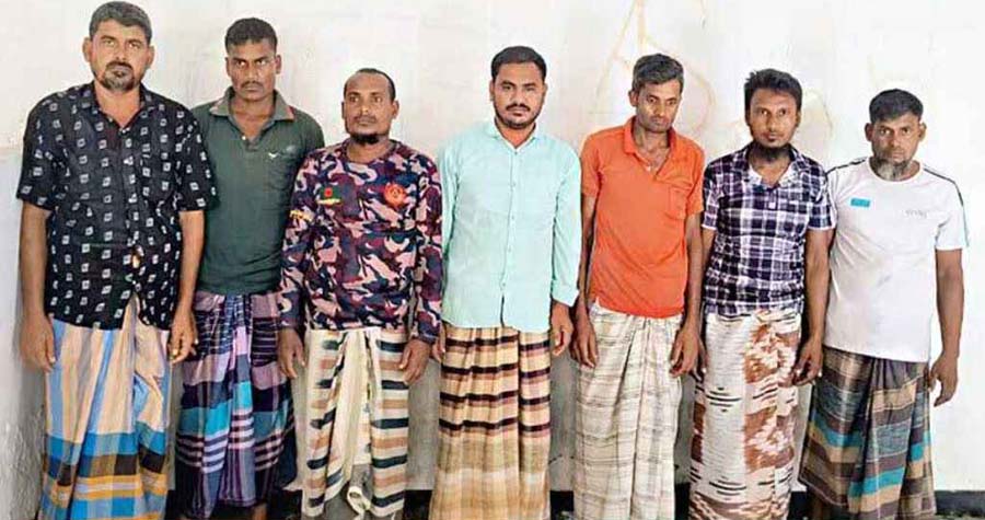আটক সাত বাংলাদেশি 
