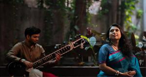 বর্ষার আবহে নজরুলের গান নিয়ে এলেন বর্ণালী সরকার