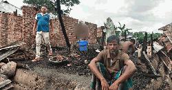 বাউফলে অগ্নিকাণ্ডে ক্ষতিগ্রস্ত পরিবারের পাশে এমপি মাসুদ