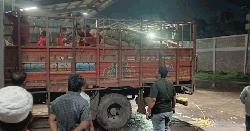 বেনাপোল বন্দরে ধরা পড়ল ভারতীয় ট্রাক, তল্লাশি চালিয়ে যা মিলল