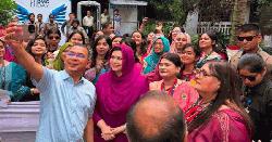 ঢামেকের ৮০ বছর পূর্তি অনুষ্ঠানে প্রধানমন্ত্রী, তুললেন সেলফি