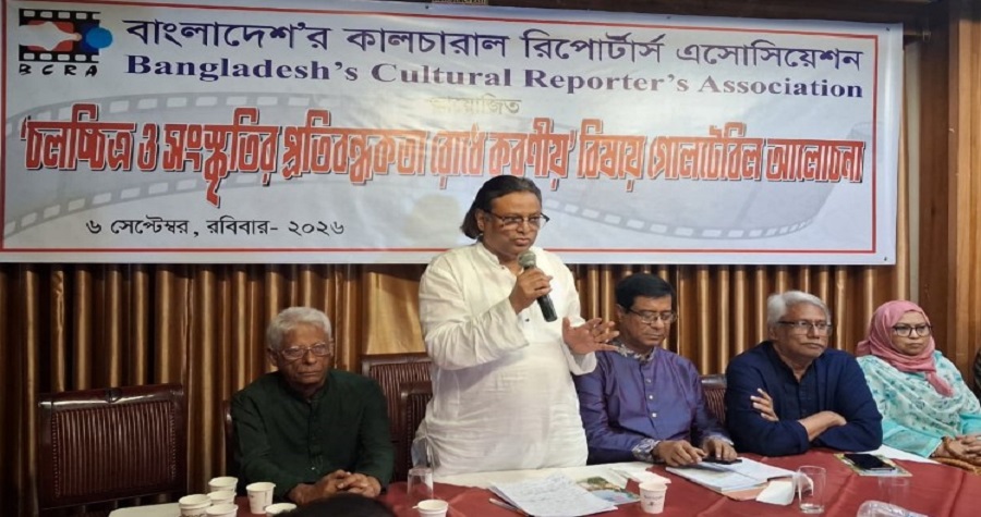 বিসিআর আয়োজিত গোলটেবিল বৈঠকে বক্তব্য দিচ্ছেন জাসাস এর আহ্বায়ক চিত্রনায়ক হেলাল খান। ছবি : সৌমিক হাসান সোহাগ