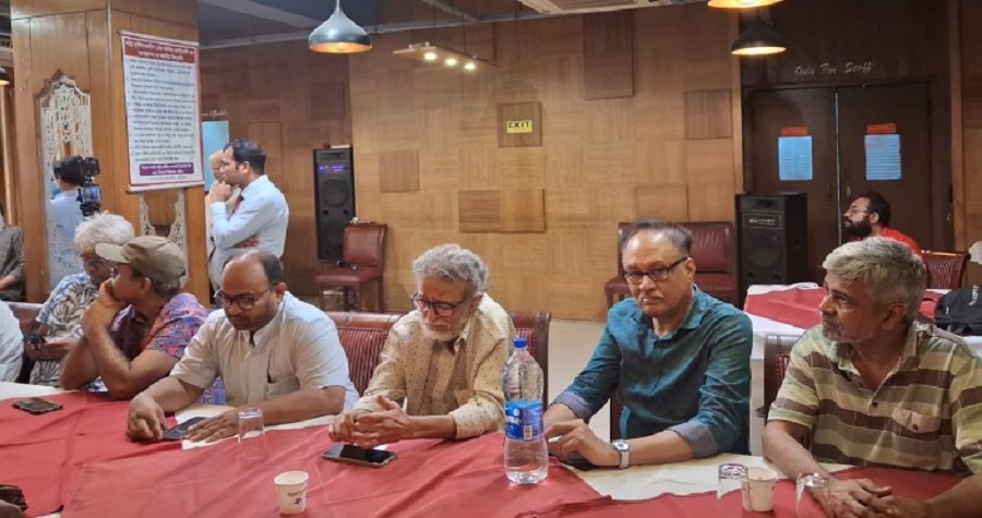 বিসিআর আয়োজিত গোলটেবিল বৈঠকে বিশিষ্টজনদের একাংশ। ছবি : সৌমিক হাসান সোহাগ