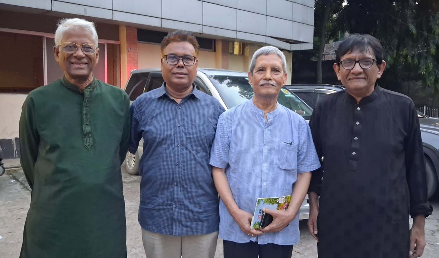 মুজতবা সউদের স্মরণসভায় এসেছিলেন, মহিউদ্দিন শাকের, চিন্ময় মুৎসুদ্দী, মাস্টার শাকিল ও সাংবাদিক আবুল কাশেম আজাদ।