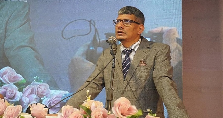 বক্তব্য রাখছেন সুপ্রিম কোর্টের আইনজীবী পারভেজ হোসেন